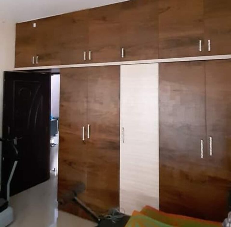 Read more about the article wardrobe in wooden